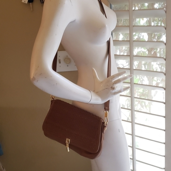 - Elizabeth & James Cynnie Leather Crossbody - Picture 5 of 9